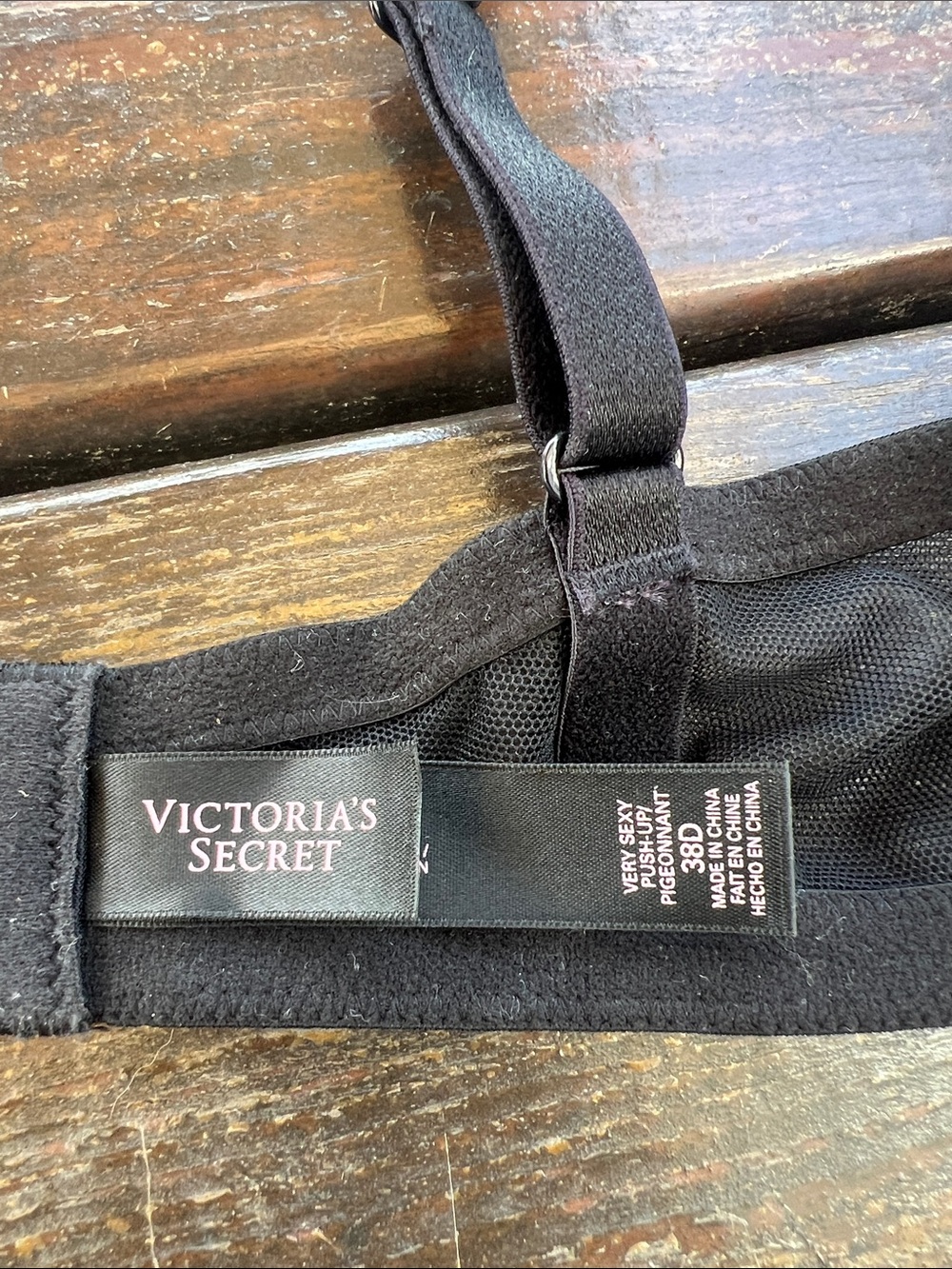 Victoria’s Secret Underwire Bras 38D - Picture 11 of 13
